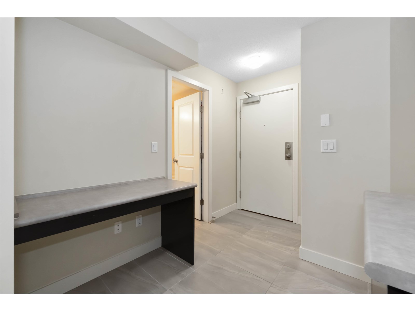 338 10838 City Parkway, Surrey, British Columbia  V3T 5X9 - Photo 4 - R3028966