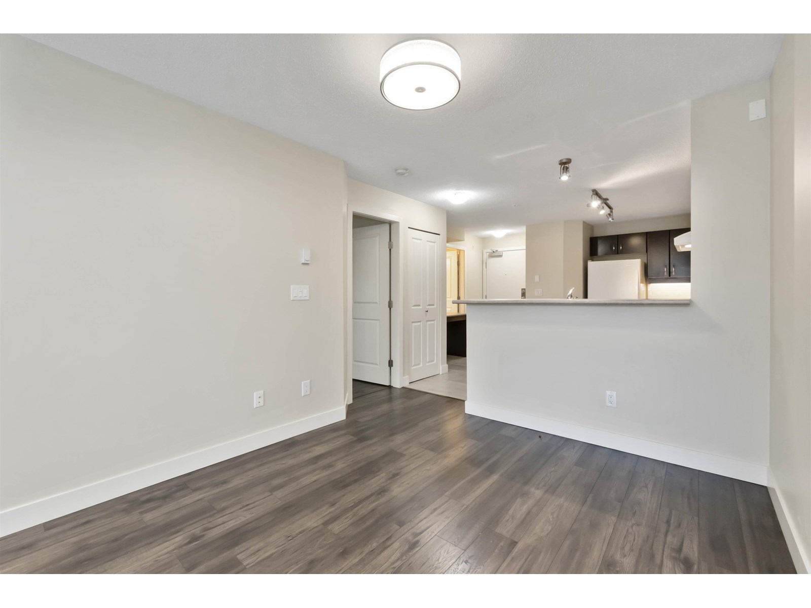 338 10838 City Parkway, Surrey, British Columbia  V3T 5X9 - Photo 6 - R3028966