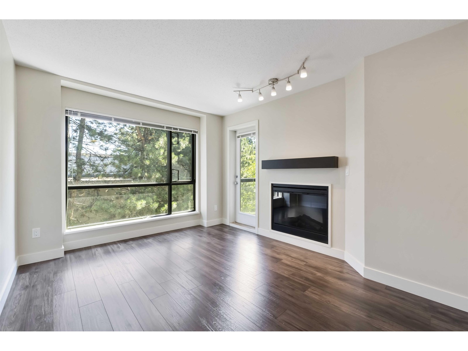 338 10838 City Parkway, Surrey, British Columbia  V3T 5X9 - Photo 7 - R3028966