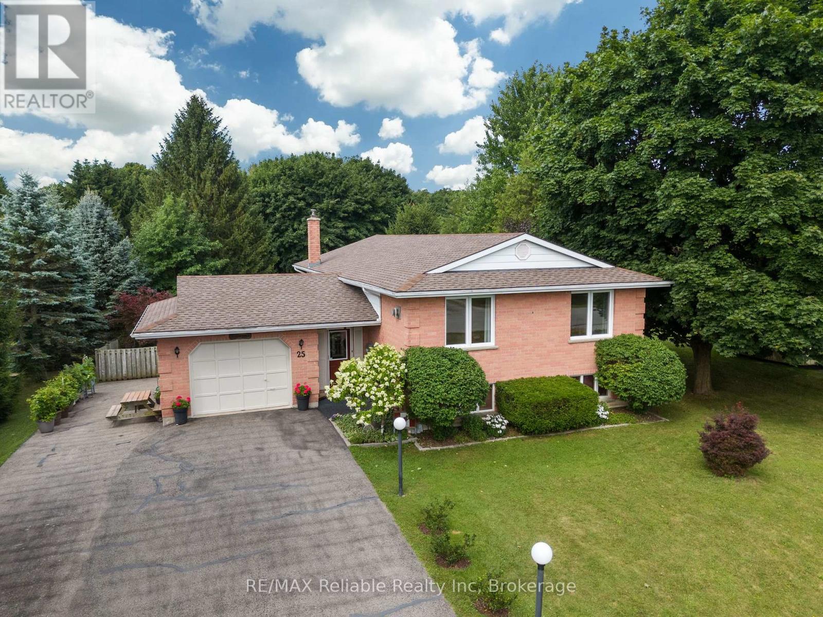 25 Jordan Drive, North Huron, Ontario  N0G 1E0 - Photo 2 - X12298050