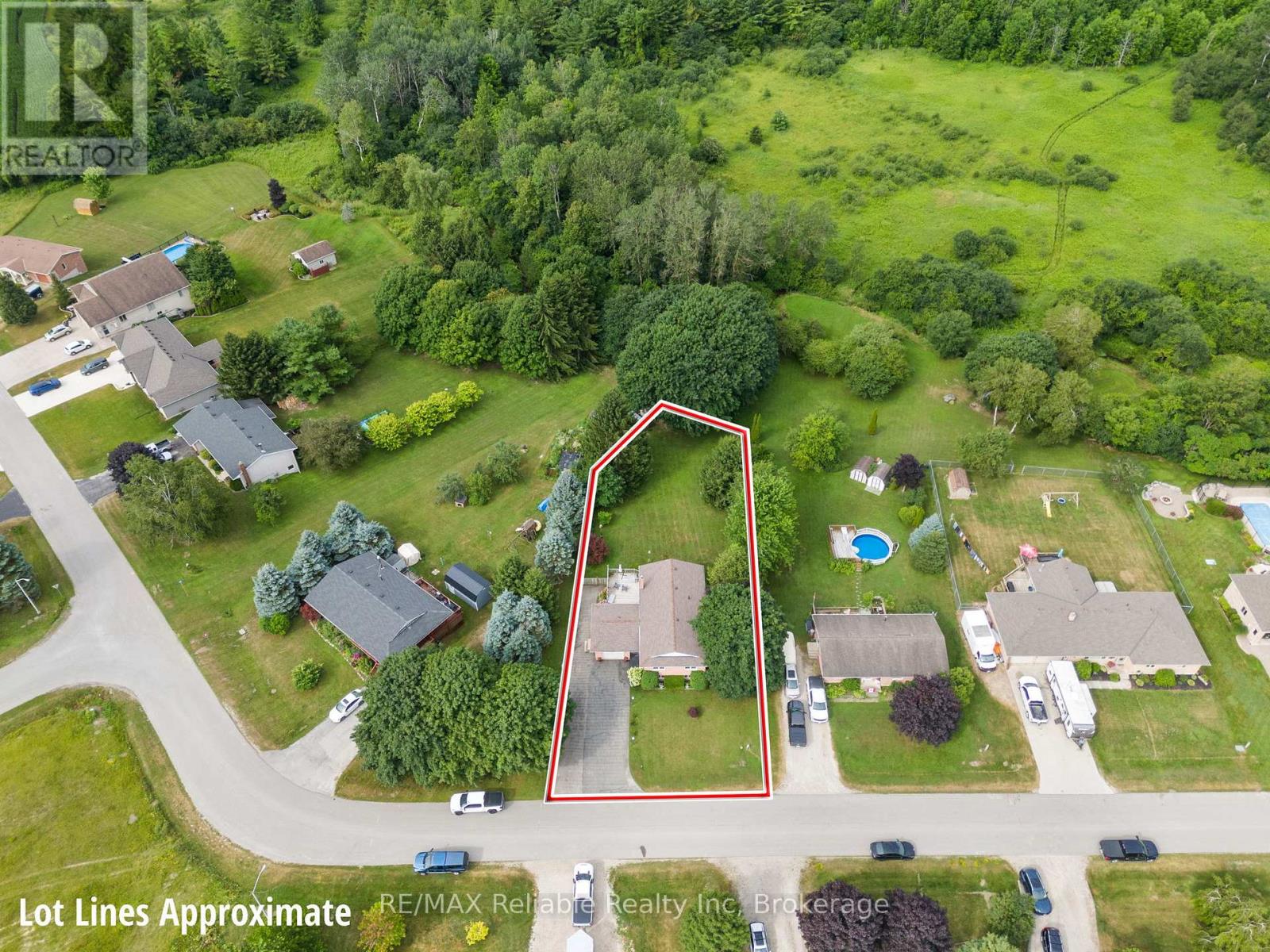 25 Jordan Drive, North Huron, Ontario  N0G 1E0 - Photo 3 - X12298050