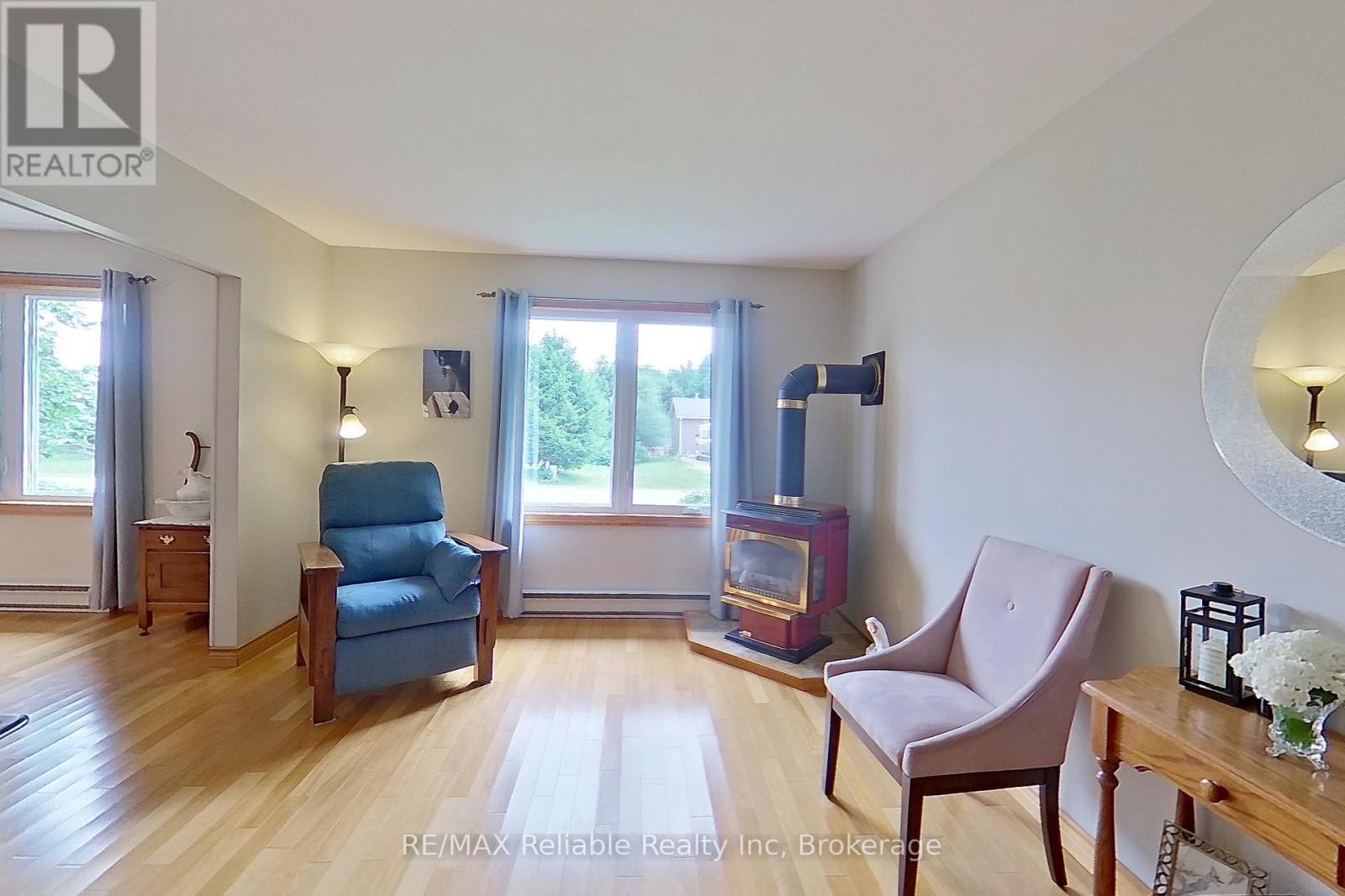 25 Jordan Drive, North Huron, Ontario  N0G 1E0 - Photo 6 - X12298050