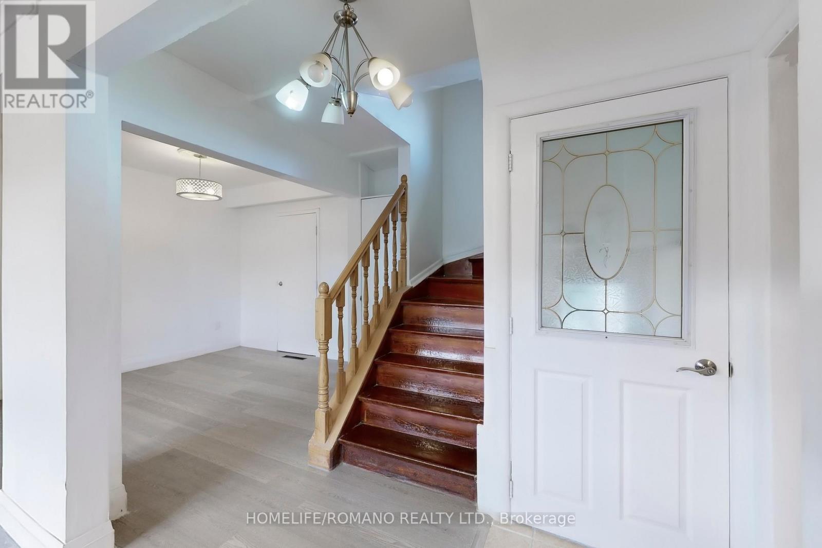 66 Mahoney Avenue, Toronto, Ontario  M6M 2H4 - Photo 16 - W12297937