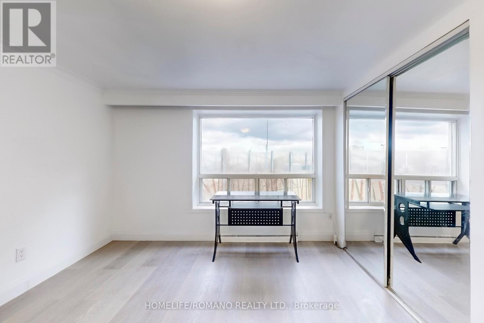 66 Mahoney Avenue, Toronto, Ontario  M6M 2H4 - Photo 23 - W12297937