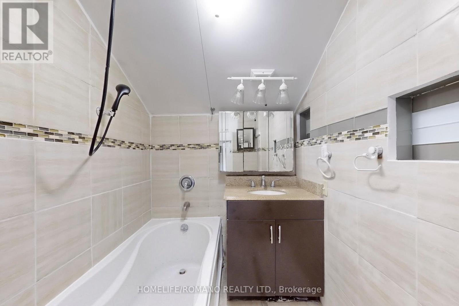66 Mahoney Avenue, Toronto, Ontario  M6M 2H4 - Photo 28 - W12297937