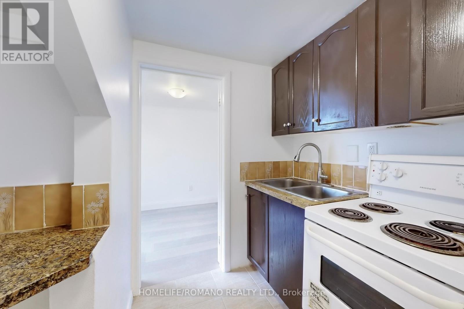 66 Mahoney Avenue, Toronto, Ontario  M6M 2H4 - Photo 29 - W12297937