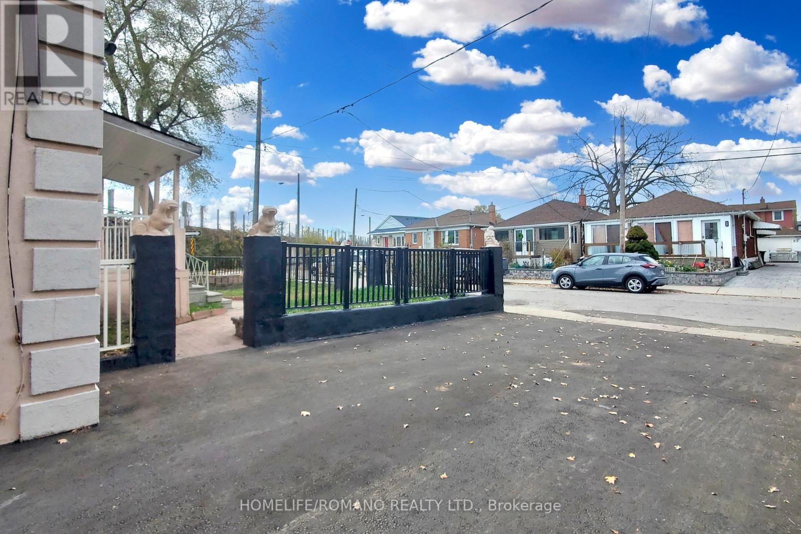 66 Mahoney Avenue, Toronto, Ontario  M6M 2H4 - Photo 3 - W12297937