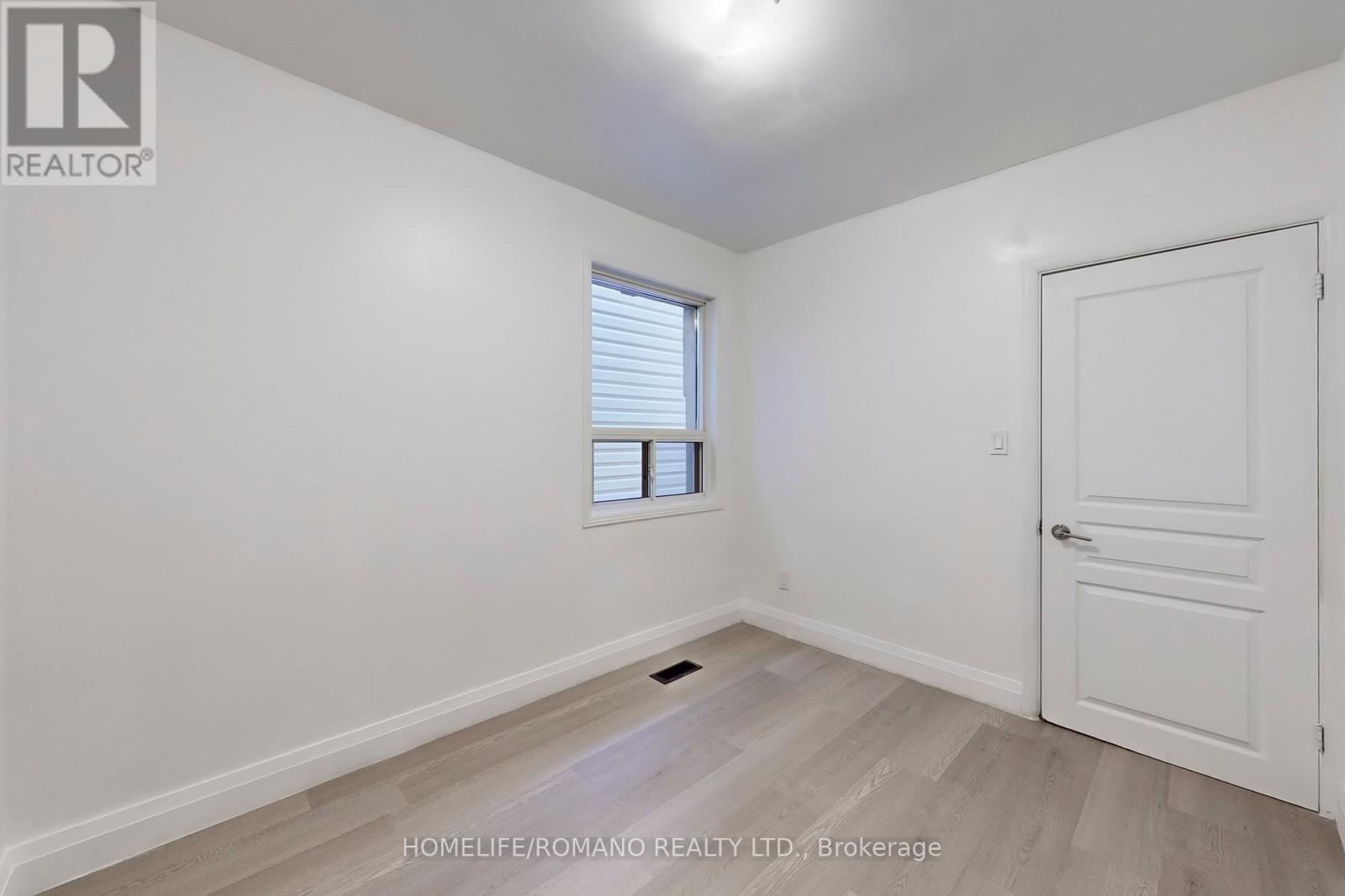 66 Mahoney Avenue, Toronto, Ontario  M6M 2H4 - Photo 31 - W12297937
