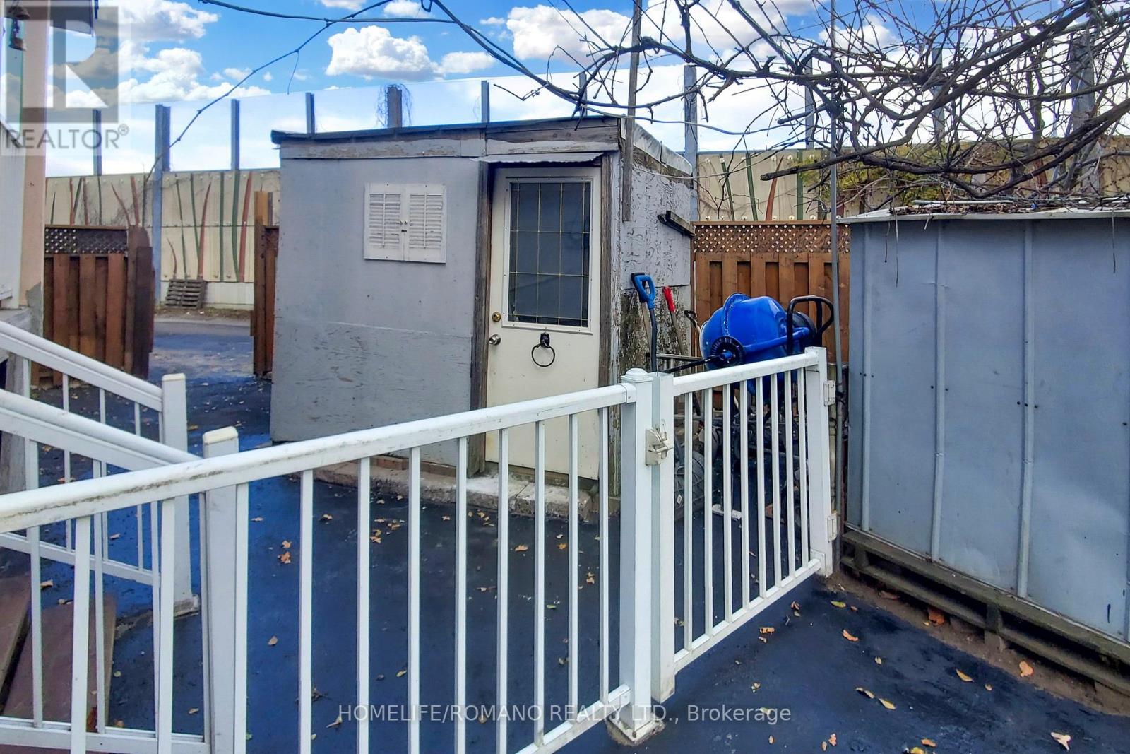 66 Mahoney Avenue, Toronto, Ontario  M6M 2H4 - Photo 35 - W12297937