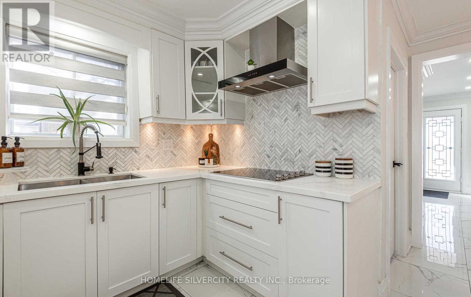 32 Sledman Street, Mississauga, Ontario  L4T 1K5 - Photo 11 - W12297958