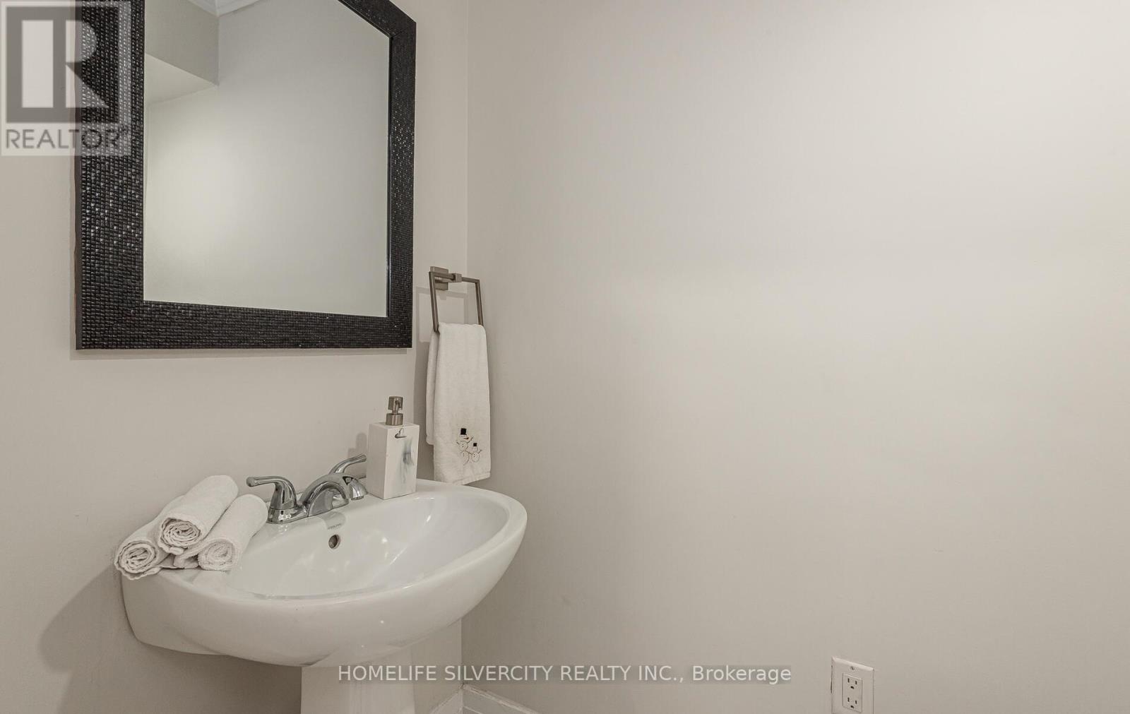 32 Sledman Street, Mississauga, Ontario  L4T 1K5 - Photo 15 - W12297958
