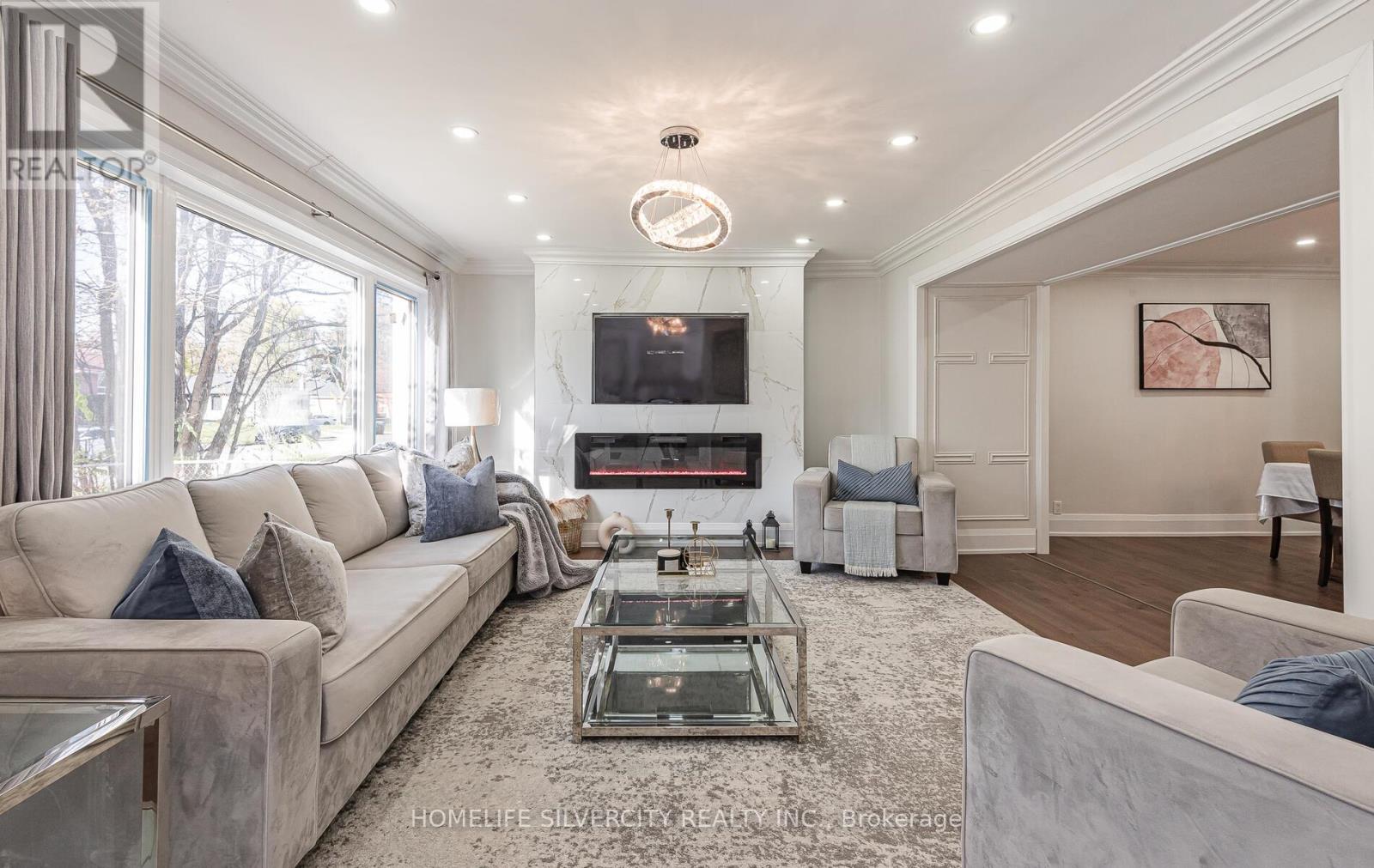 32 Sledman Street, Mississauga, Ontario  L4T 1K5 - Photo 6 - W12297958