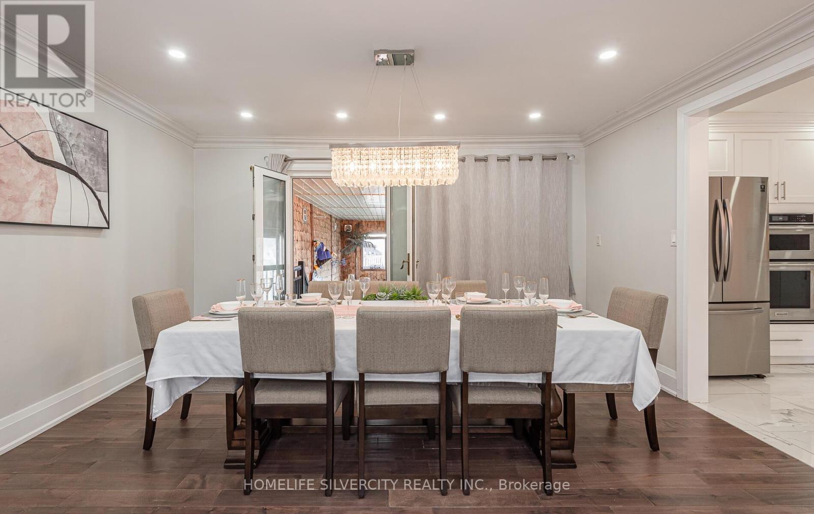 32 Sledman Street, Mississauga, Ontario  L4T 1K5 - Photo 8 - W12297958