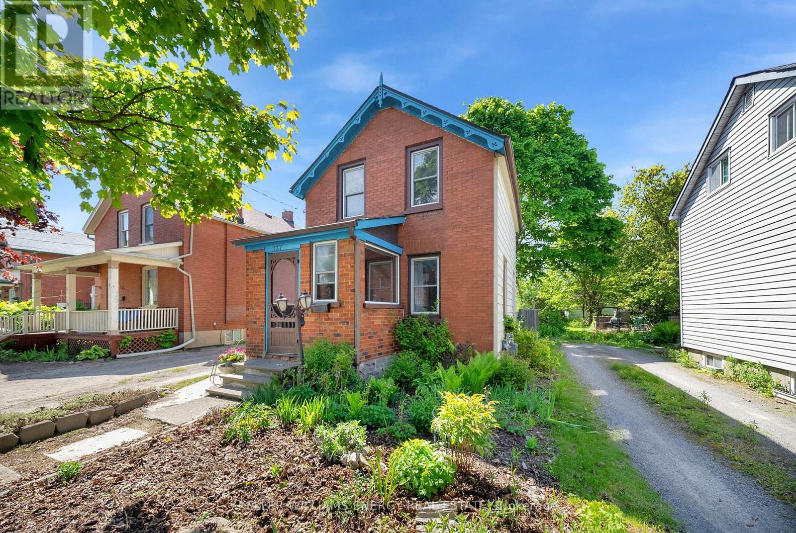 Property at 137 UNIVERSITY AVENUE W image 2
