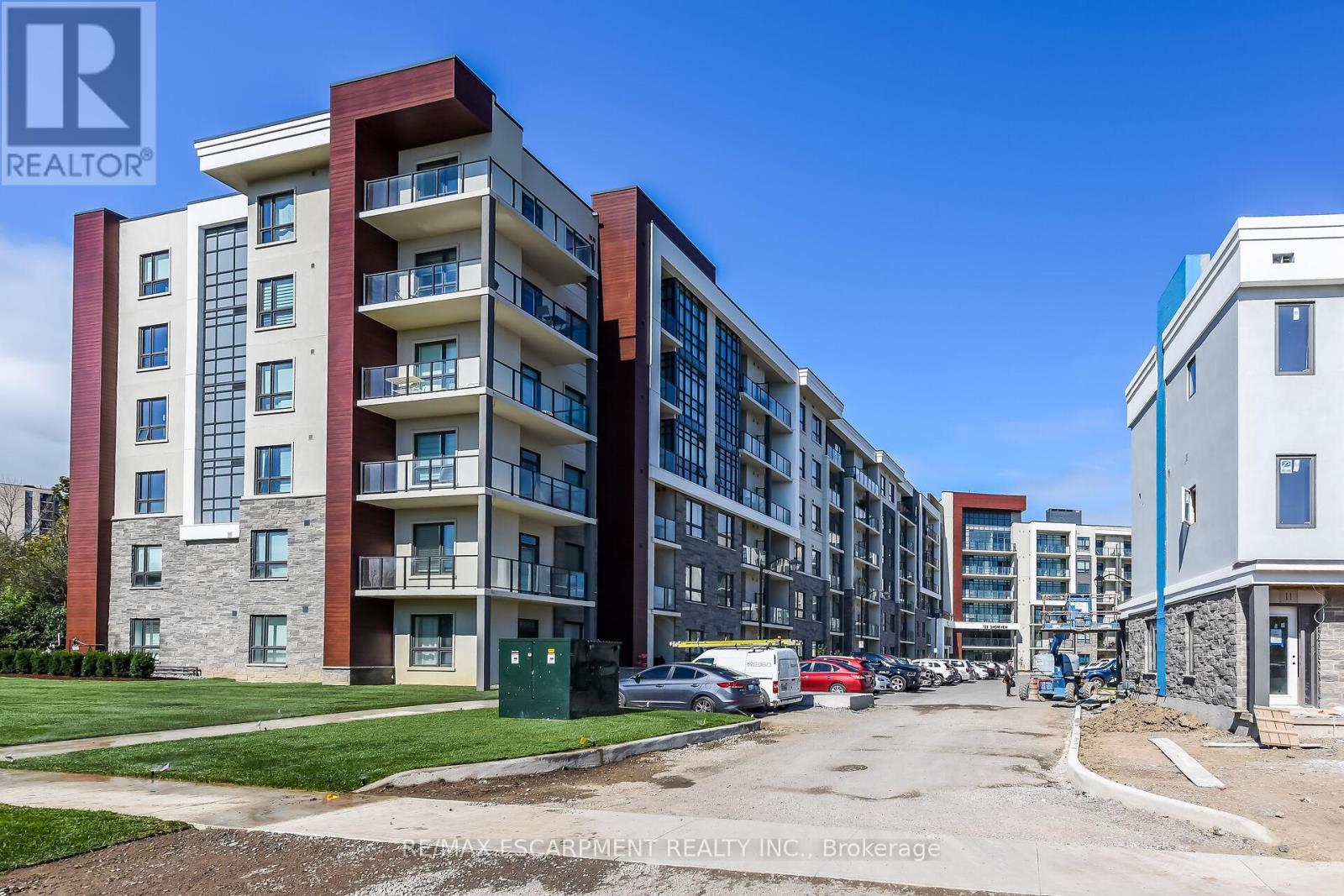 103 - 125 Shoreview Place, Hamilton, Ontario  L8B 0K3 - Photo 2 - X12297993