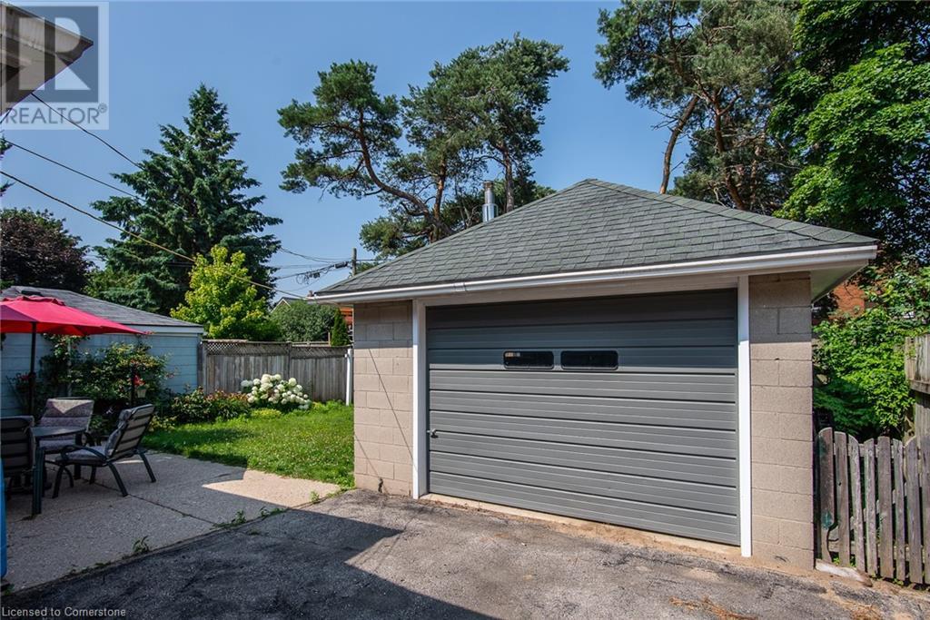Property at 214 DUNDAS Avenue image 3