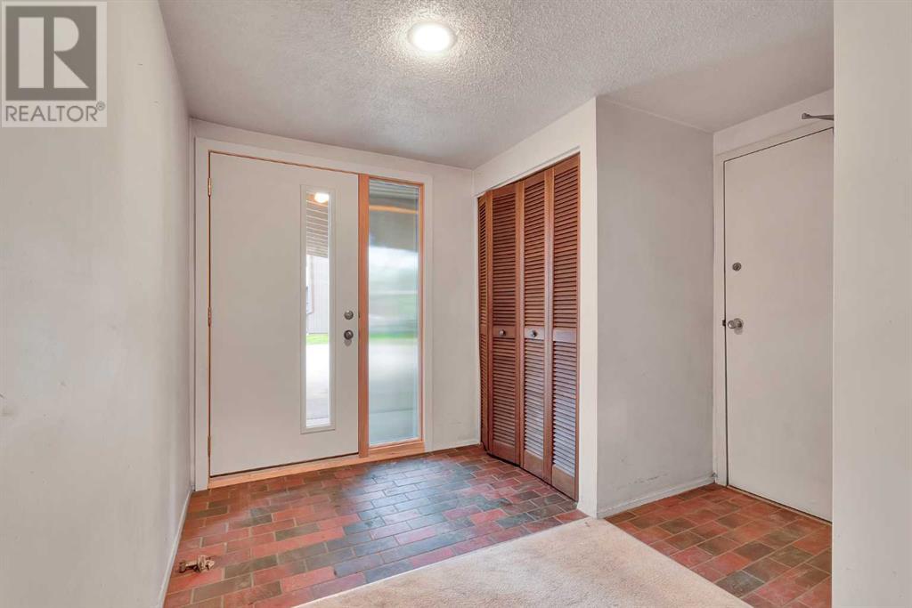 Property at 23, 2225 Oakmoor Drive SW image 3