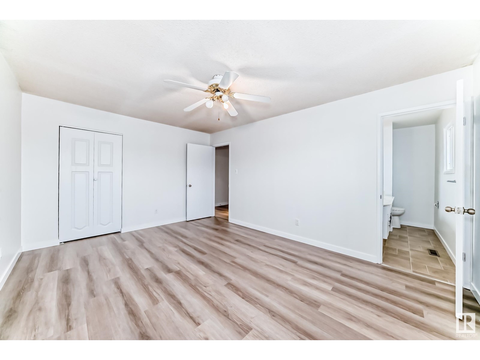 Property at 18435 93 AV NW image 4