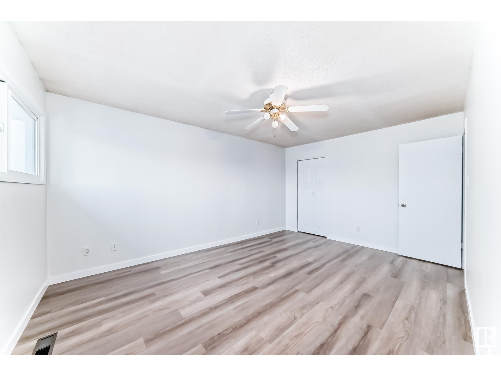 Property at 18435 93 AV NW image 5