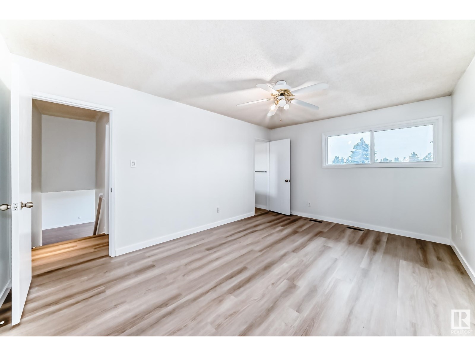 Property at 18435 93 AV NW image 3