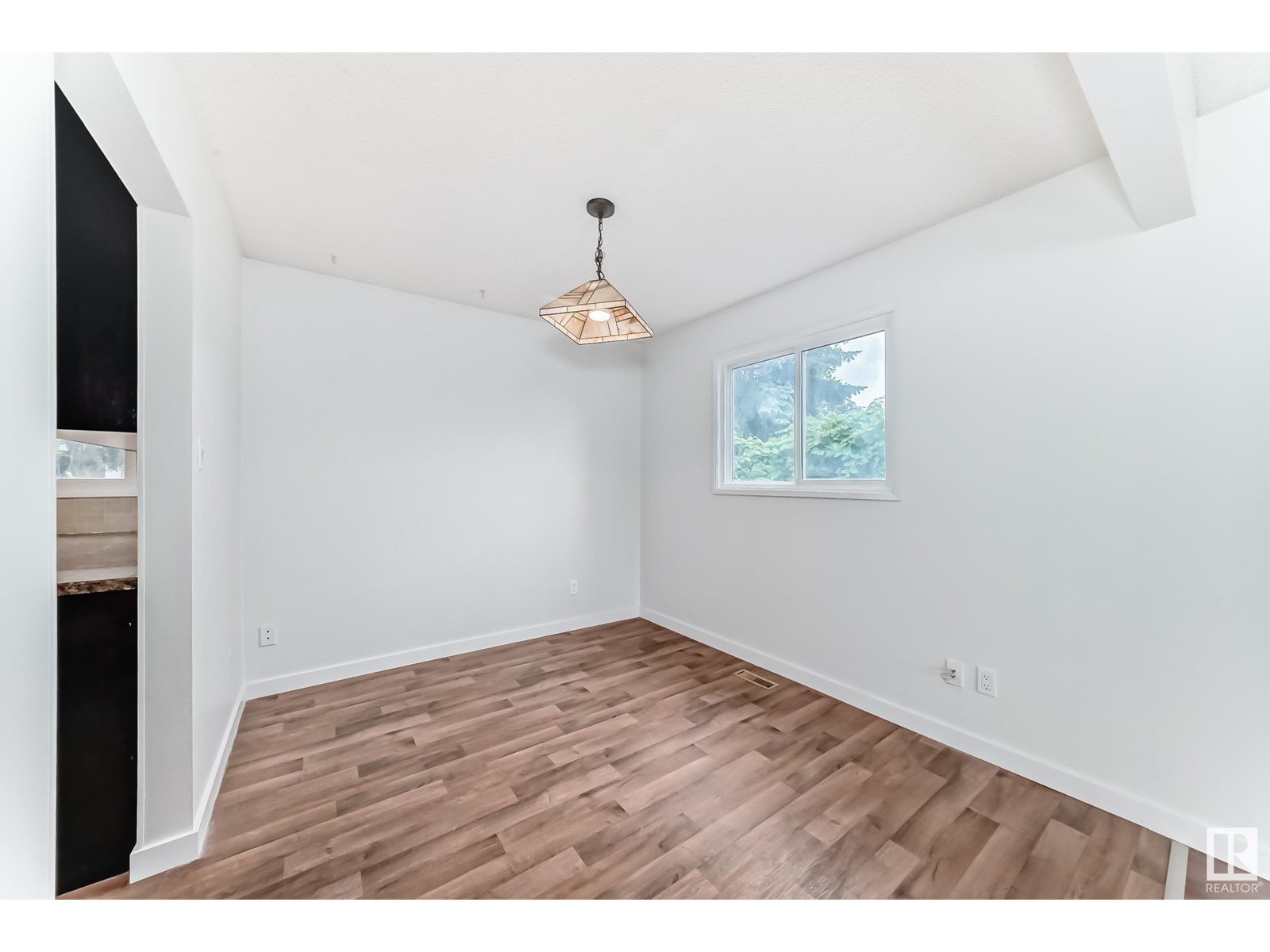 Property at 18435 93 AV NW image 1