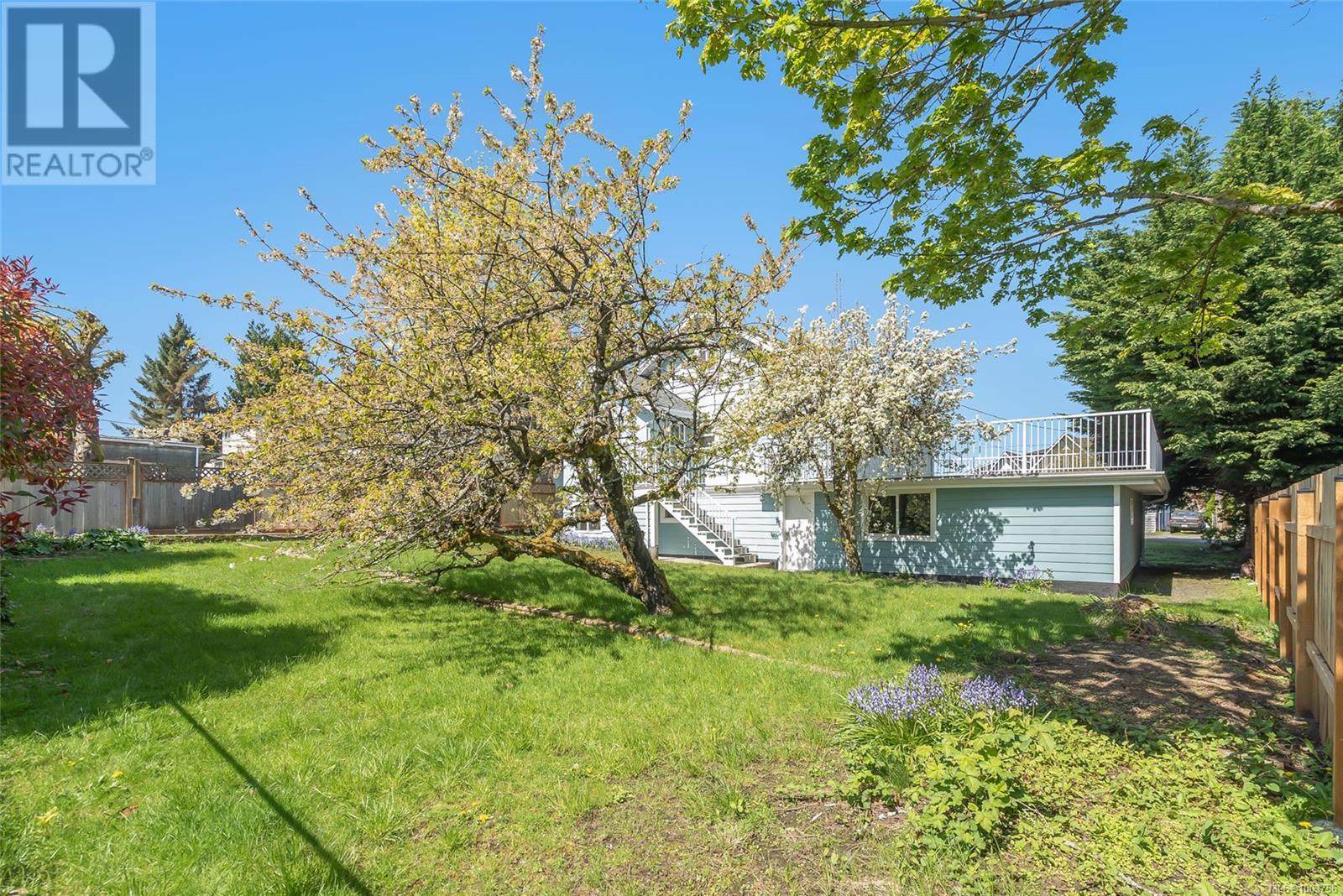 Property at 567 Drake St image 5
