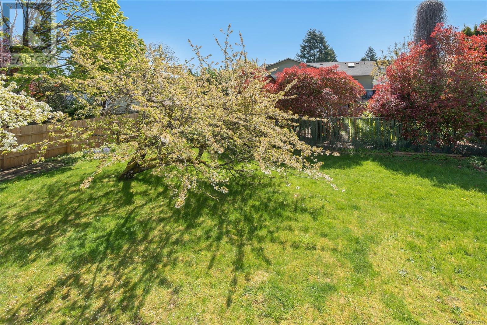 Property at 567 Drake St image 1