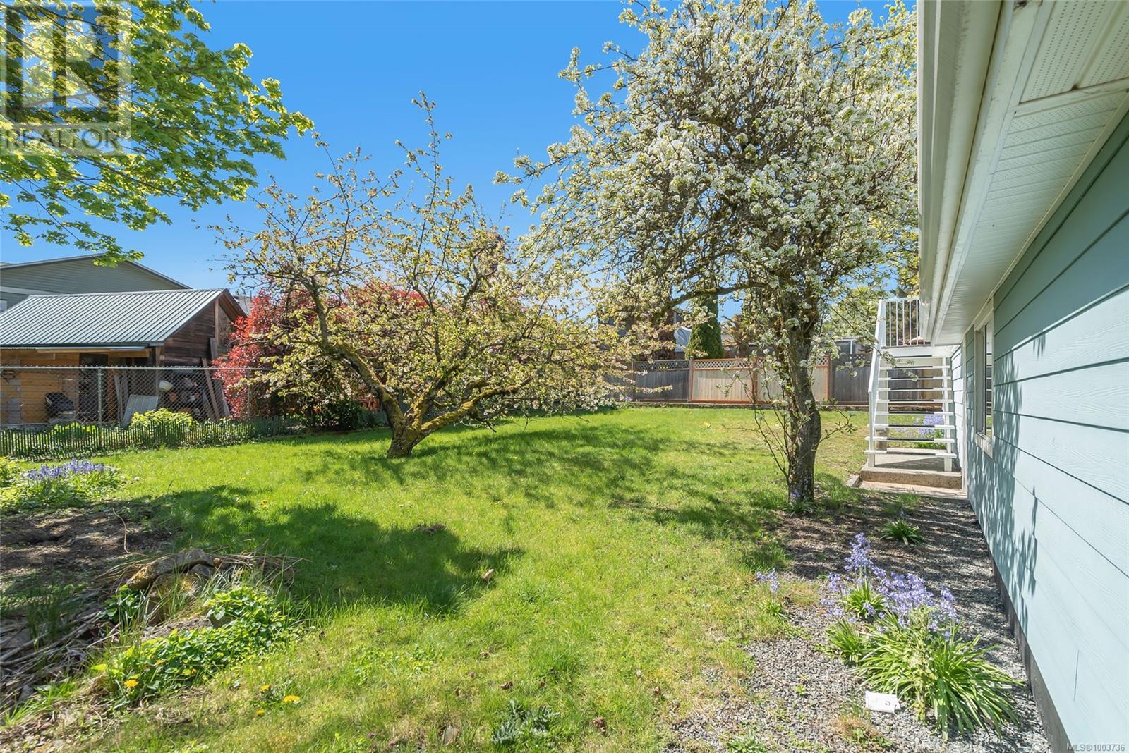 Property at 567 Drake St image 4