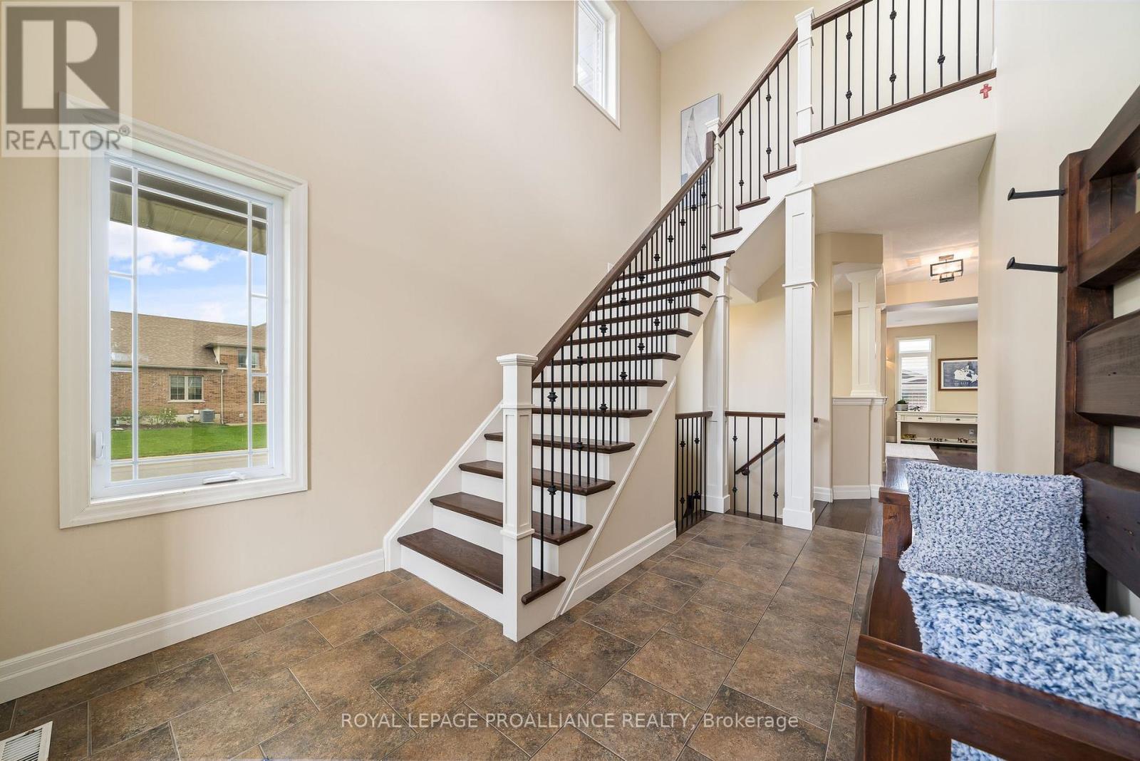 19 Scenic Drive, Belleville, Ontario  K8N 0C2 - Photo 4 - X12298144