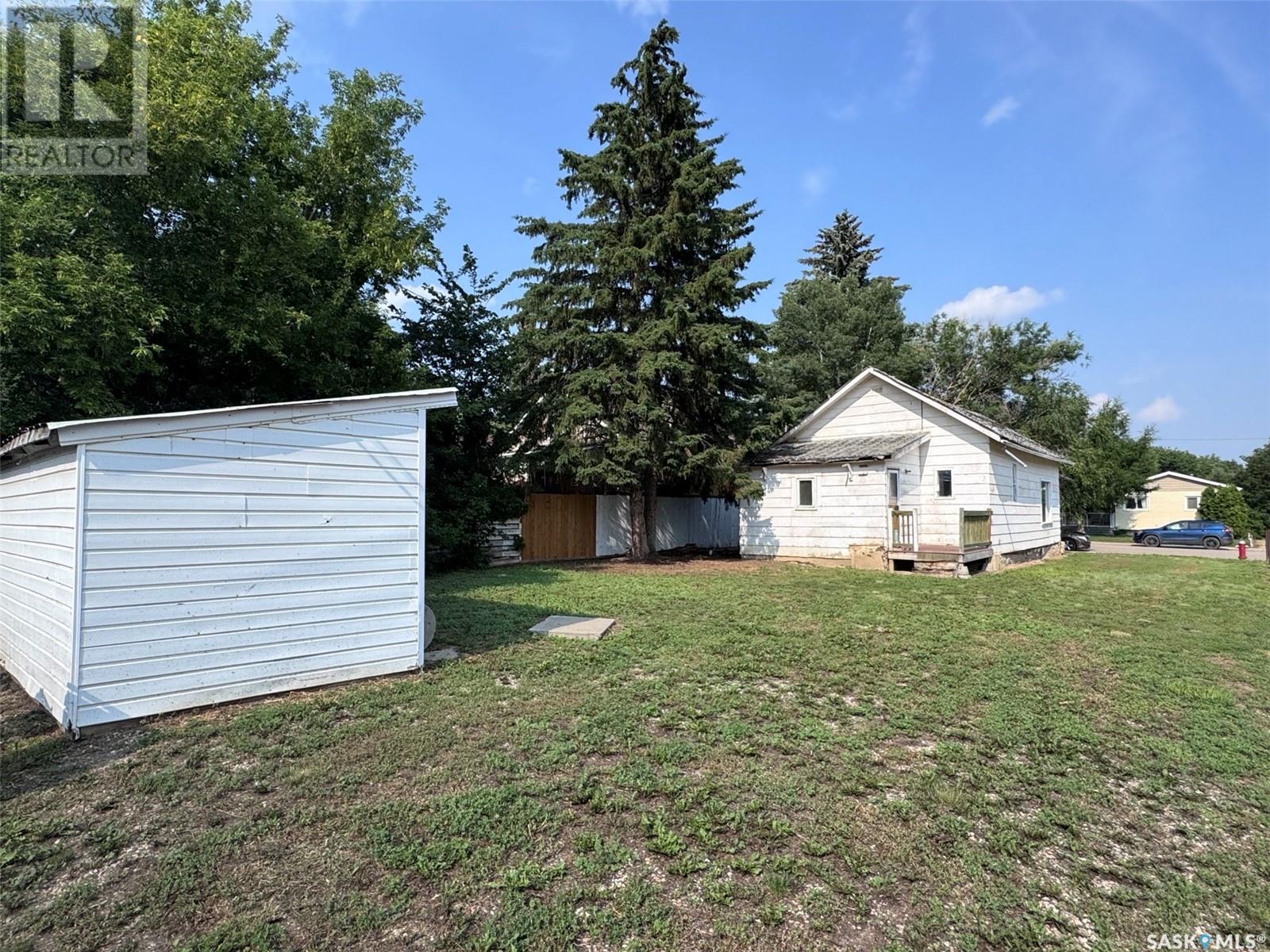 1044 7th Avenue Nw, Moose Jaw, Saskatchewan  S6H 4C4 - Photo 3 - SK013142