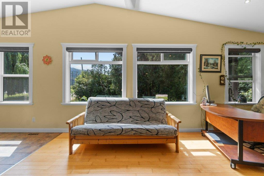 Property at 7031 50 Avenue SW image 4