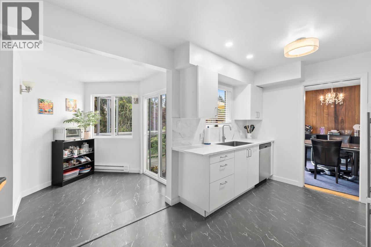 Property at 3878 ROYAL OAK AVENUE image 5