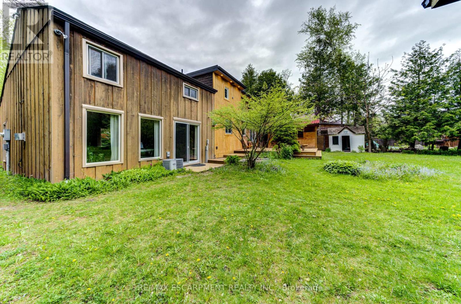 109 Hope Street, Blue Mountains, Ontario  L9Y 0L1 - Photo 37 - X12298042