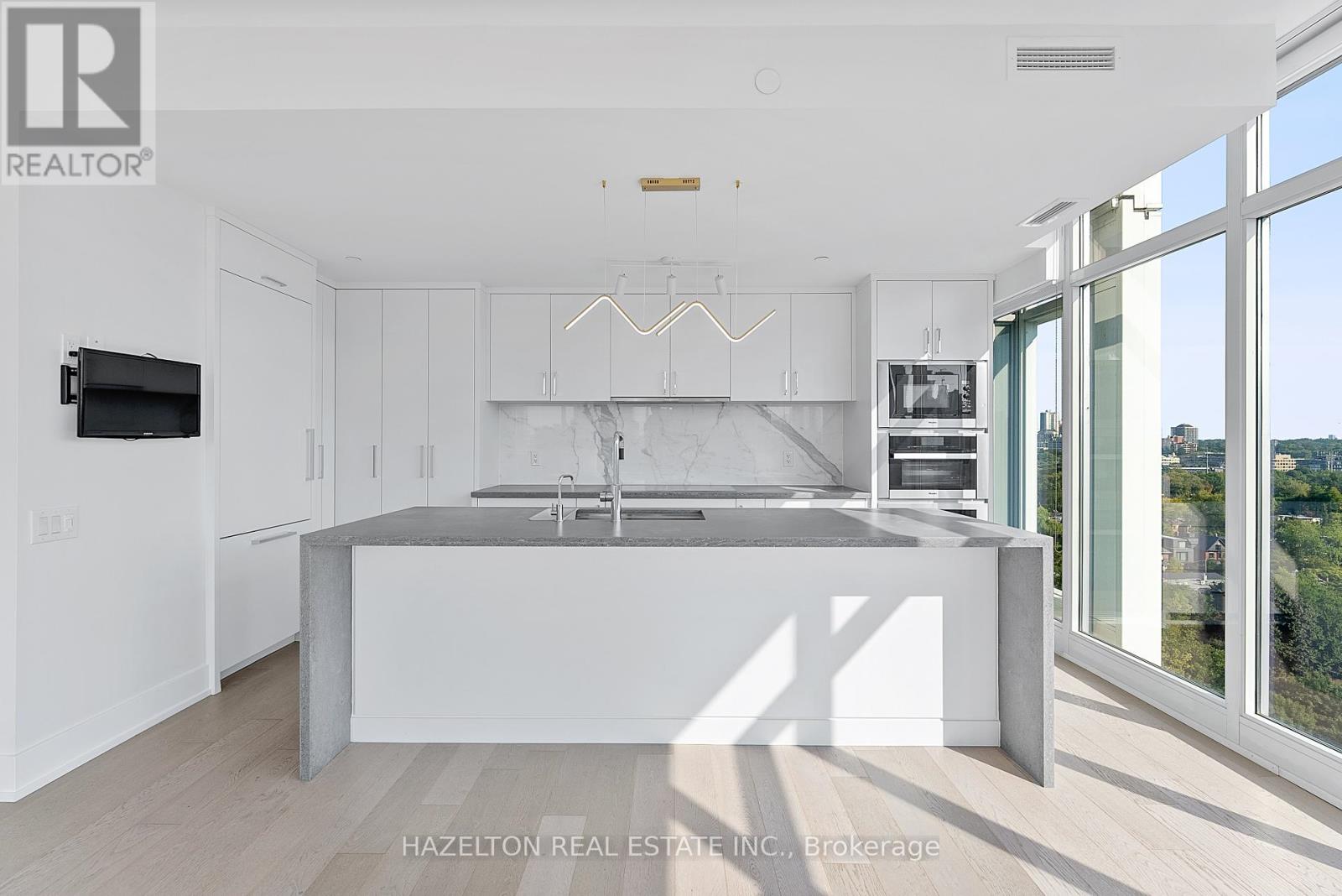 Property at 1509 - 170 AVENUE ROAD image 5