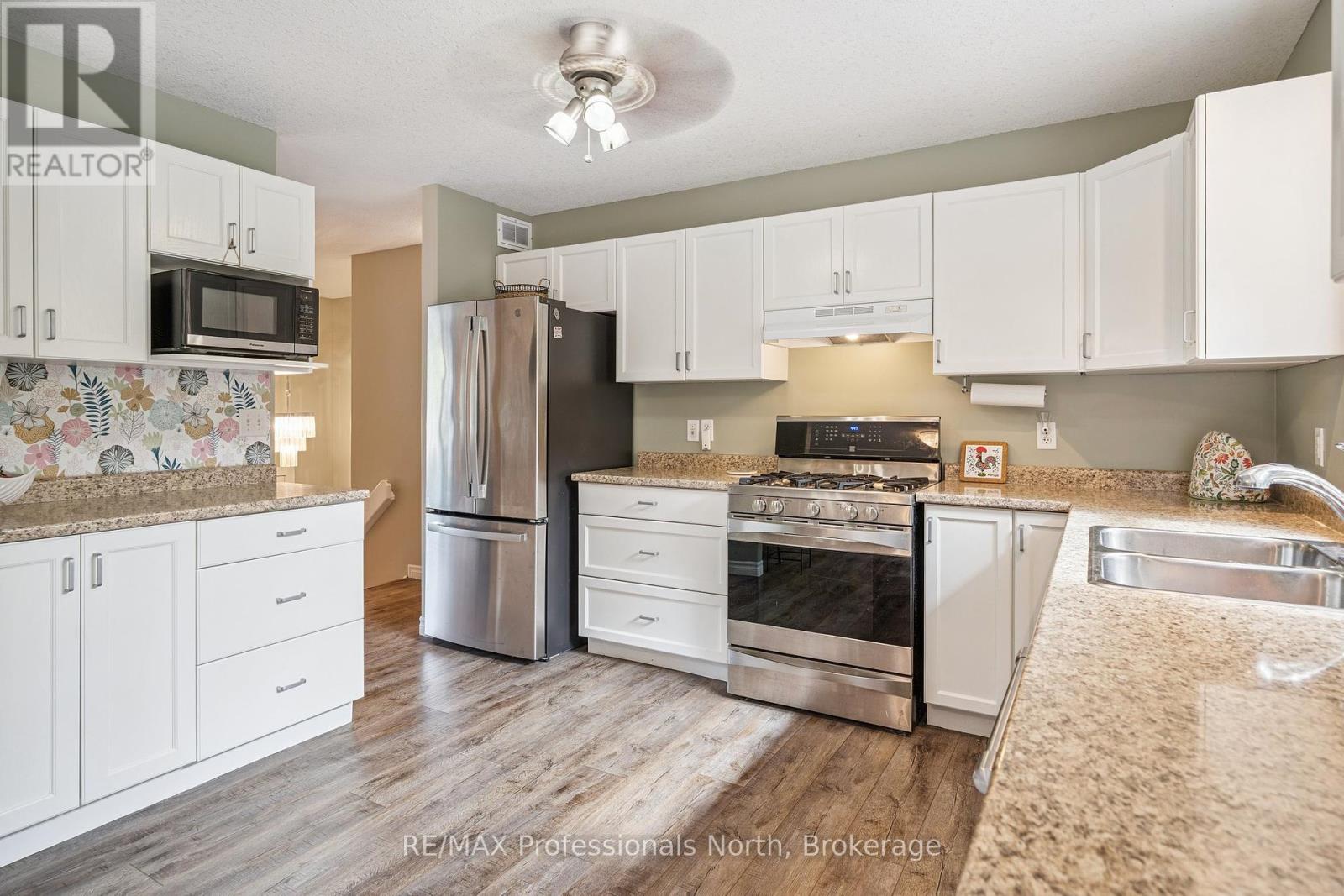 57 Yonge Street S, Huntsville, Ontario  P1H 1T8 - Photo 14 - X12281653