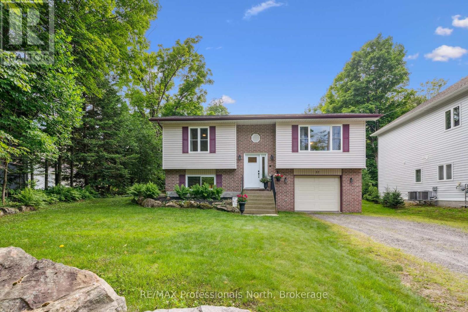 57 Yonge Street S, Huntsville, Ontario  P1H 1T8 - Photo 2 - X12281653