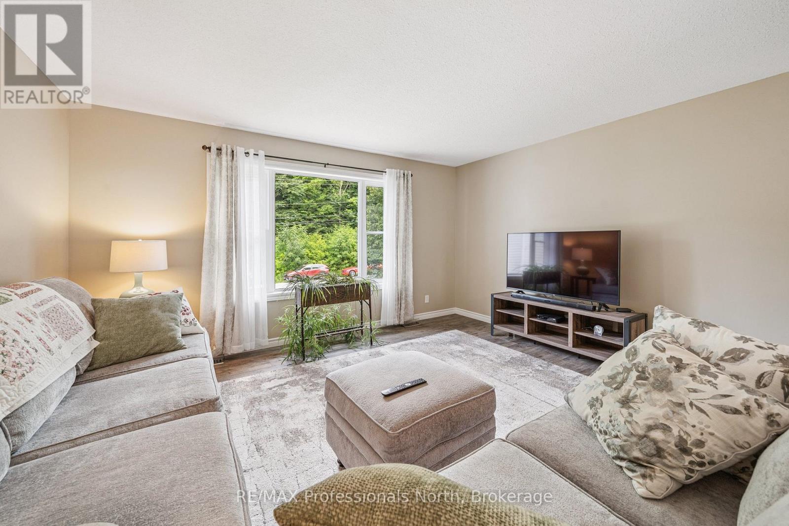 57 Yonge Street S, Huntsville, Ontario  P1H 1T8 - Photo 8 - X12281653