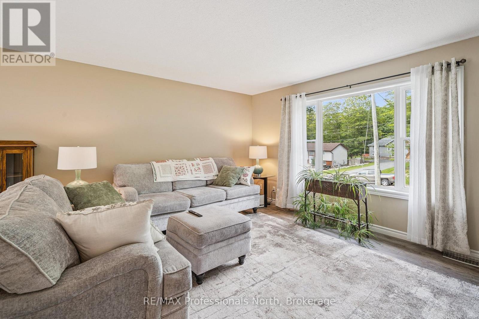 57 Yonge Street S, Huntsville, Ontario  P1H 1T8 - Photo 6 - X12281653