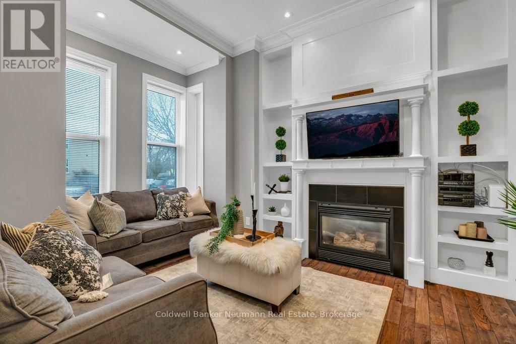 Property at 394 WOOLWICH STREET image 1