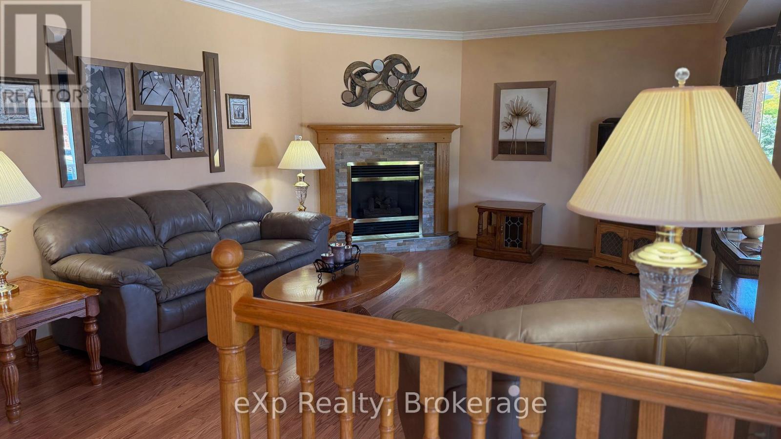 655 17th Street Crescent, Hanover, Ontario  N4N 3S7 - Photo 6 - X12236739