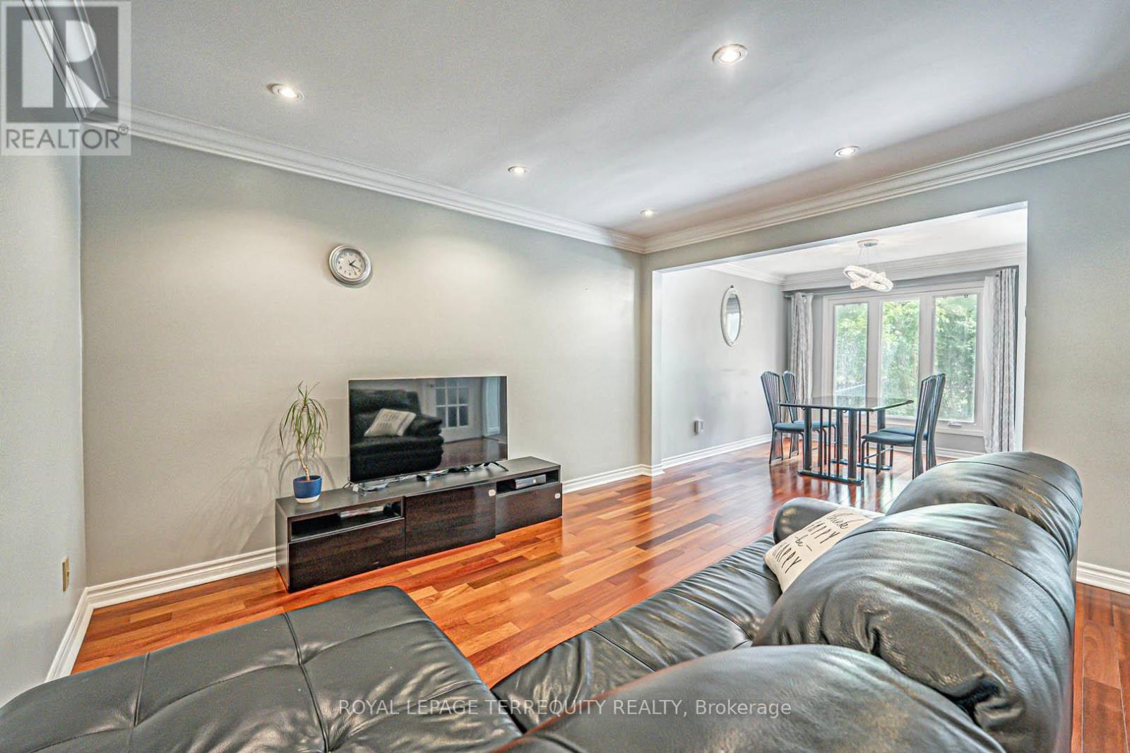 Property at 40 PEPPERELL CRESCENT image 4