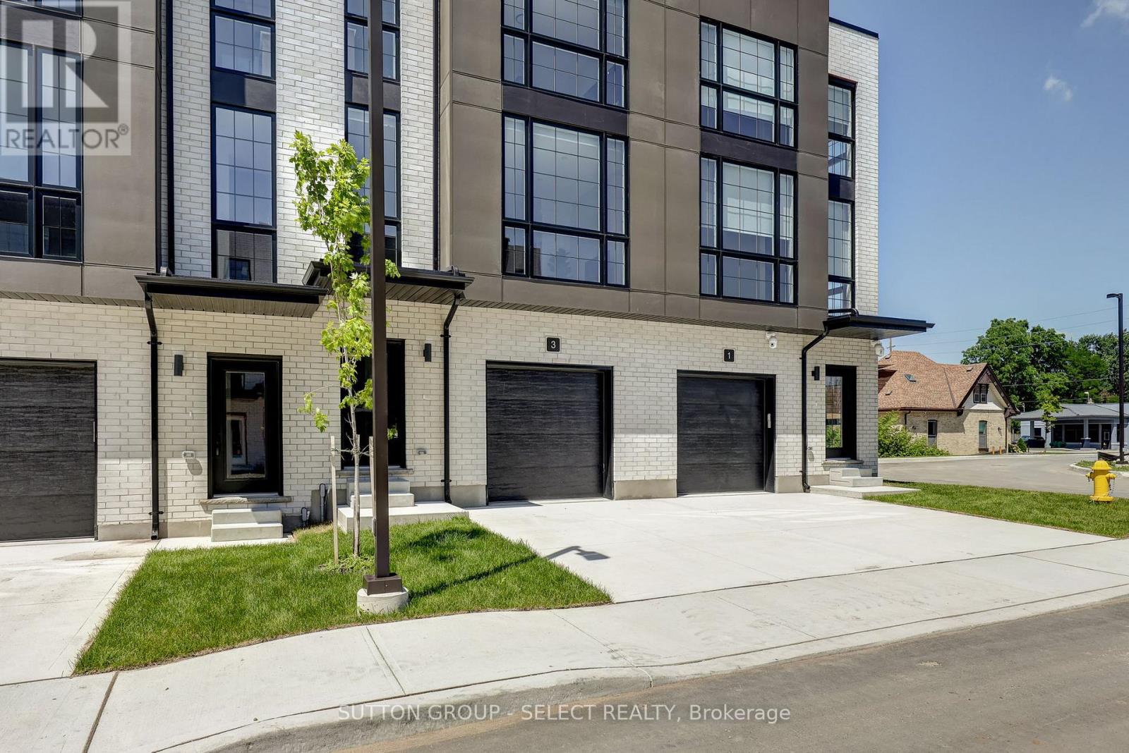 Property at 3 - 2500 MAIN STREET image 3