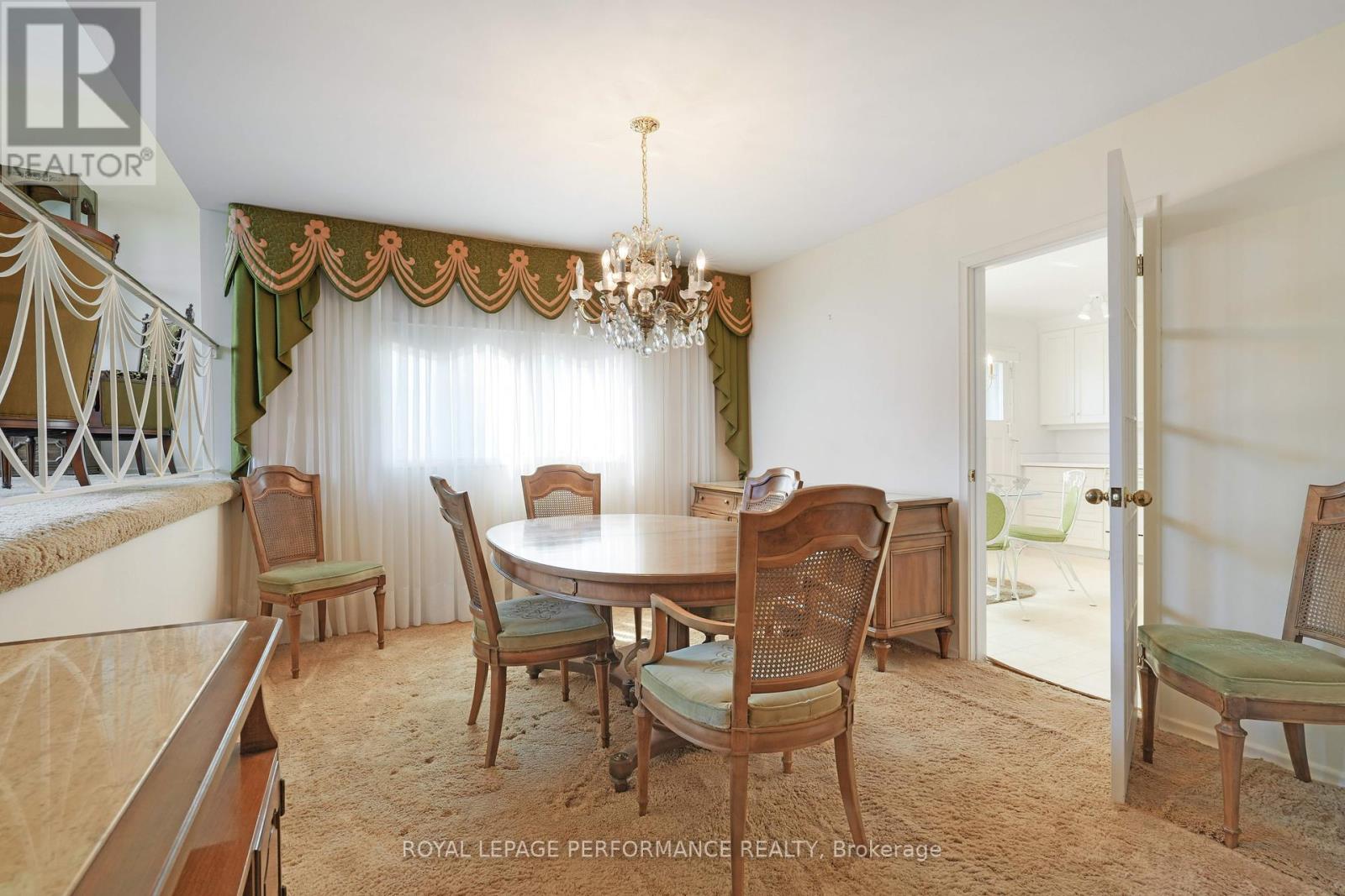 2194 Haig Drive, Ottawa, Ontario  K1G 2L2 - Photo 8 - X12298305