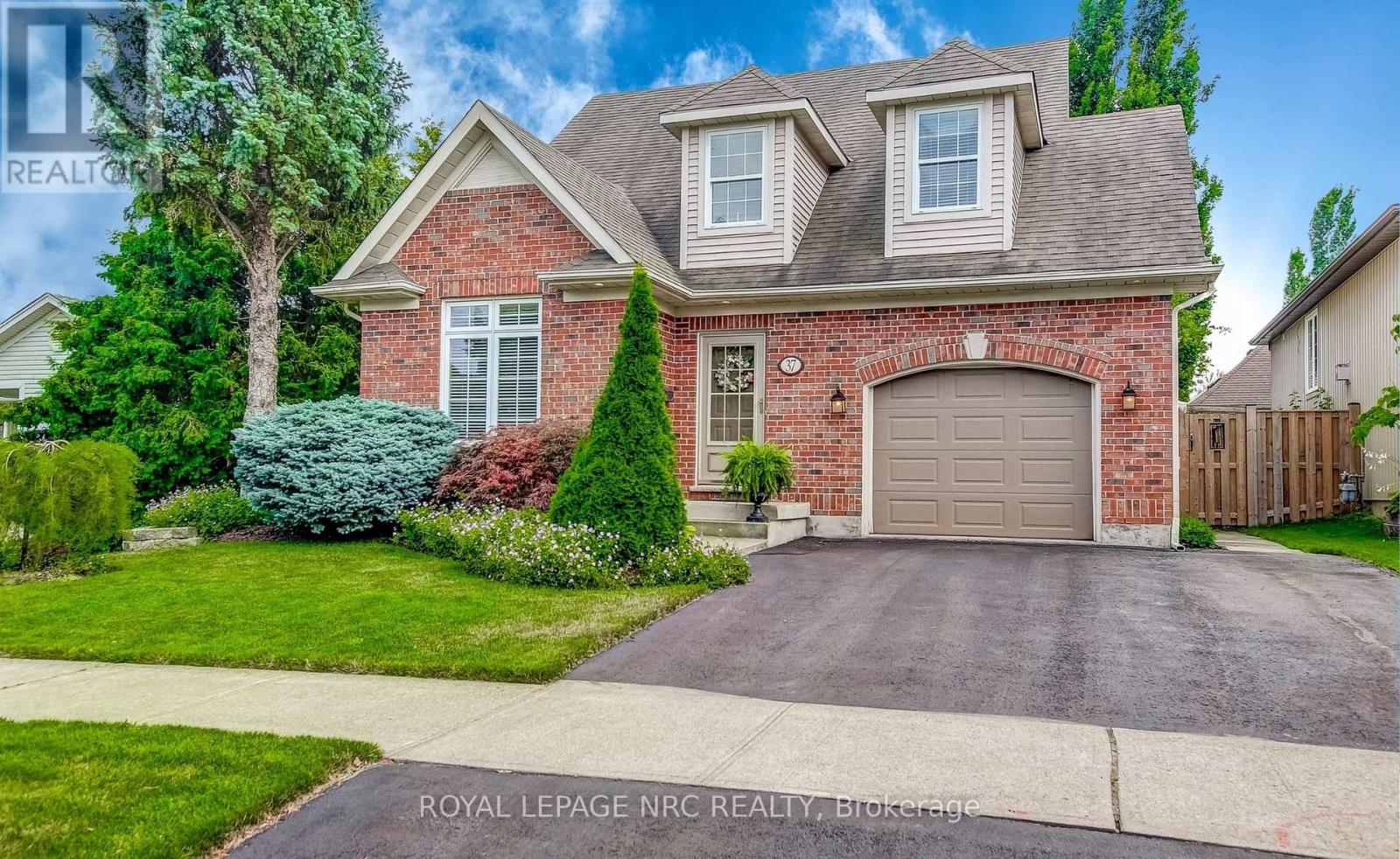 37 Frontier Drive, Niagara-On-The-Lake (Virgil), Ontario  L0S 1J0 - Photo 2 - X12298273