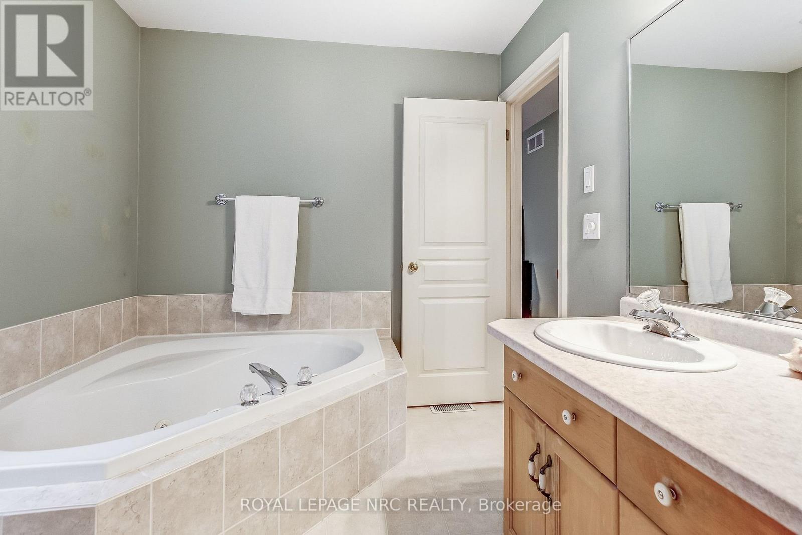 37 Frontier Drive, Niagara-On-The-Lake (Virgil), Ontario  L0S 1J0 - Photo 22 - X12298273