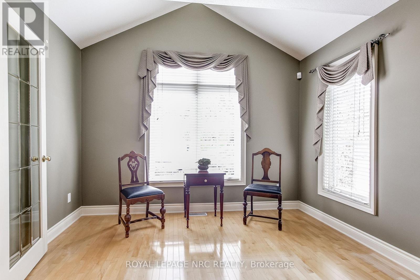 37 Frontier Drive, Niagara-On-The-Lake (Virgil), Ontario  L0S 1J0 - Photo 6 - X12298273