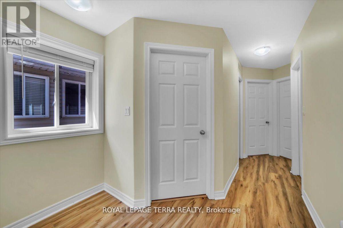 31 Vipond Street, Guelph (Grange Road), Ontario  N1E 0G9 - Photo 14 - X12298107
