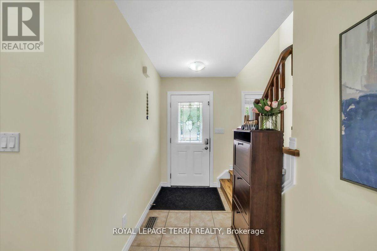 Property at 31 VIPOND STREET image 3