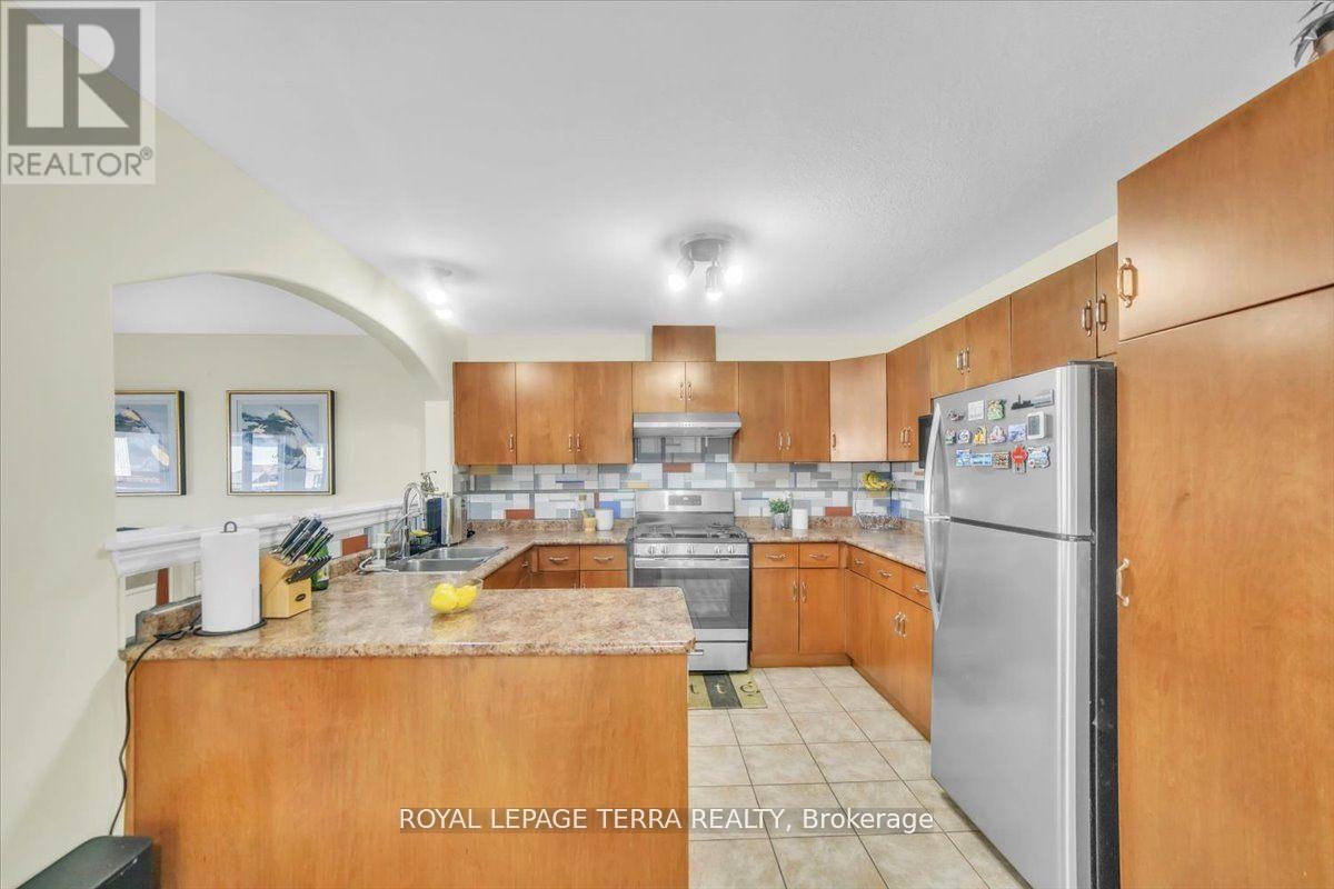 Property at 31 VIPOND STREET image 4