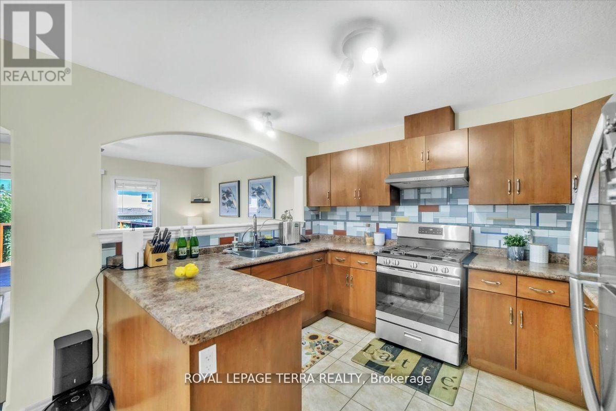 31 Vipond Street, Guelph (Grange Road), Ontario  N1E 0G9 - Photo 6 - X12298107